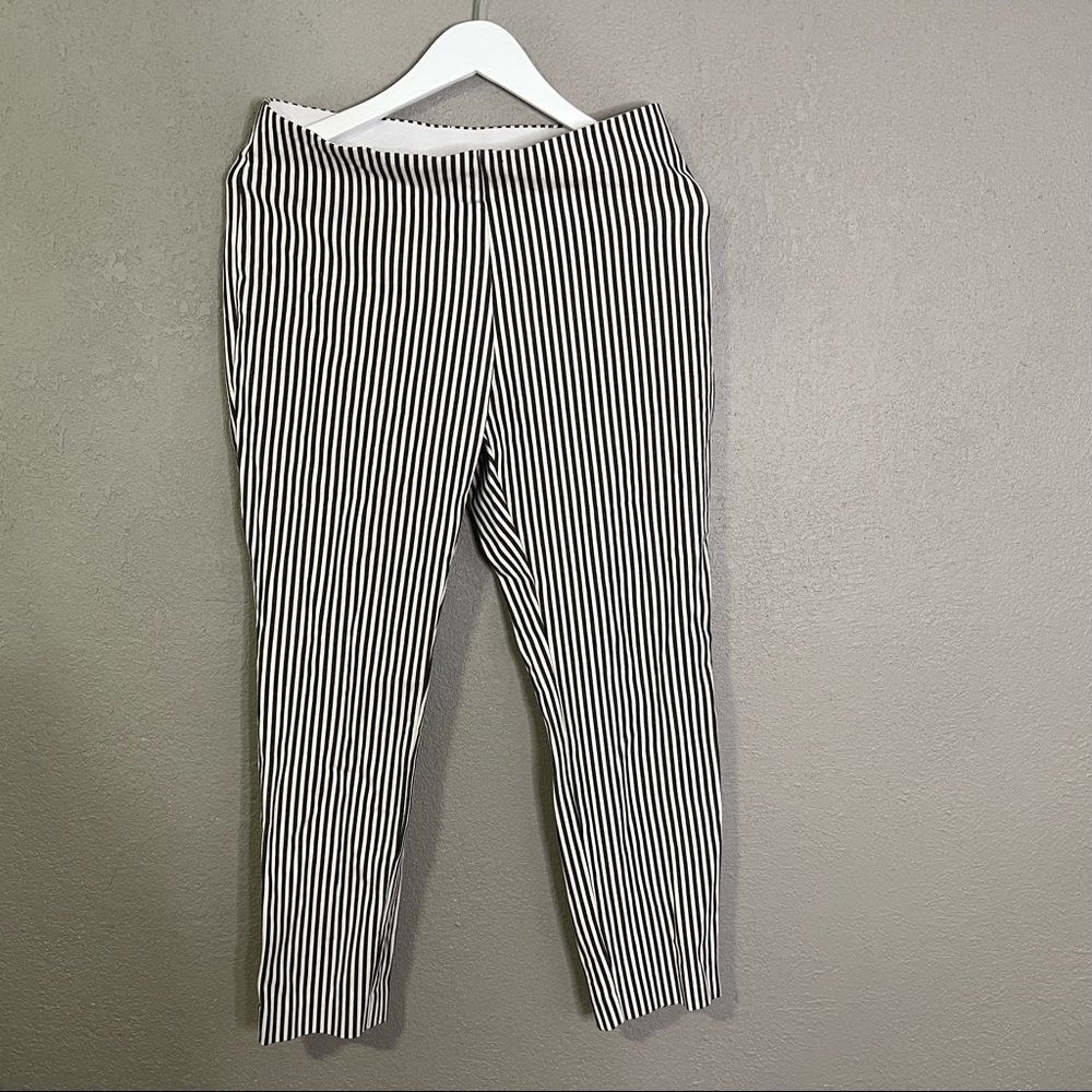 A NEW DAY Striped Capri Pants